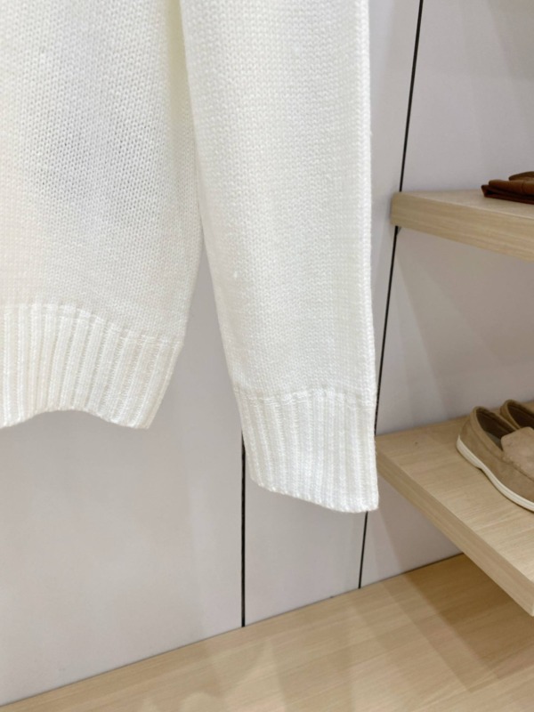 Elfenbeinweißer Pullover mit Rundhalsausschnitt
