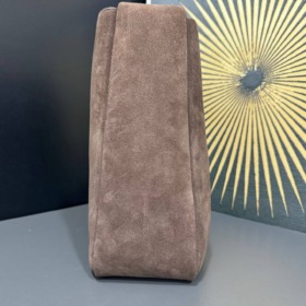 Le 5 à 7 Supple Large Wildleder Taupe 30cm
