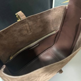 Le 5 à 7 Supple Large Wildleder Taupe 30cm