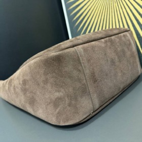 Le 5 à 7 Supple Large Wildleder Taupe 30cm