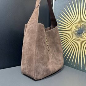 Le 5 à 7 Supple Large Wildleder Taupe 30cm