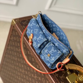 Pochette Accessoire Cargo Monogramm Blauer Denim 23.5 cm