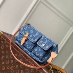 Pochette Accessoire Cargo Monogramm Blauer Denim 23.5 cm